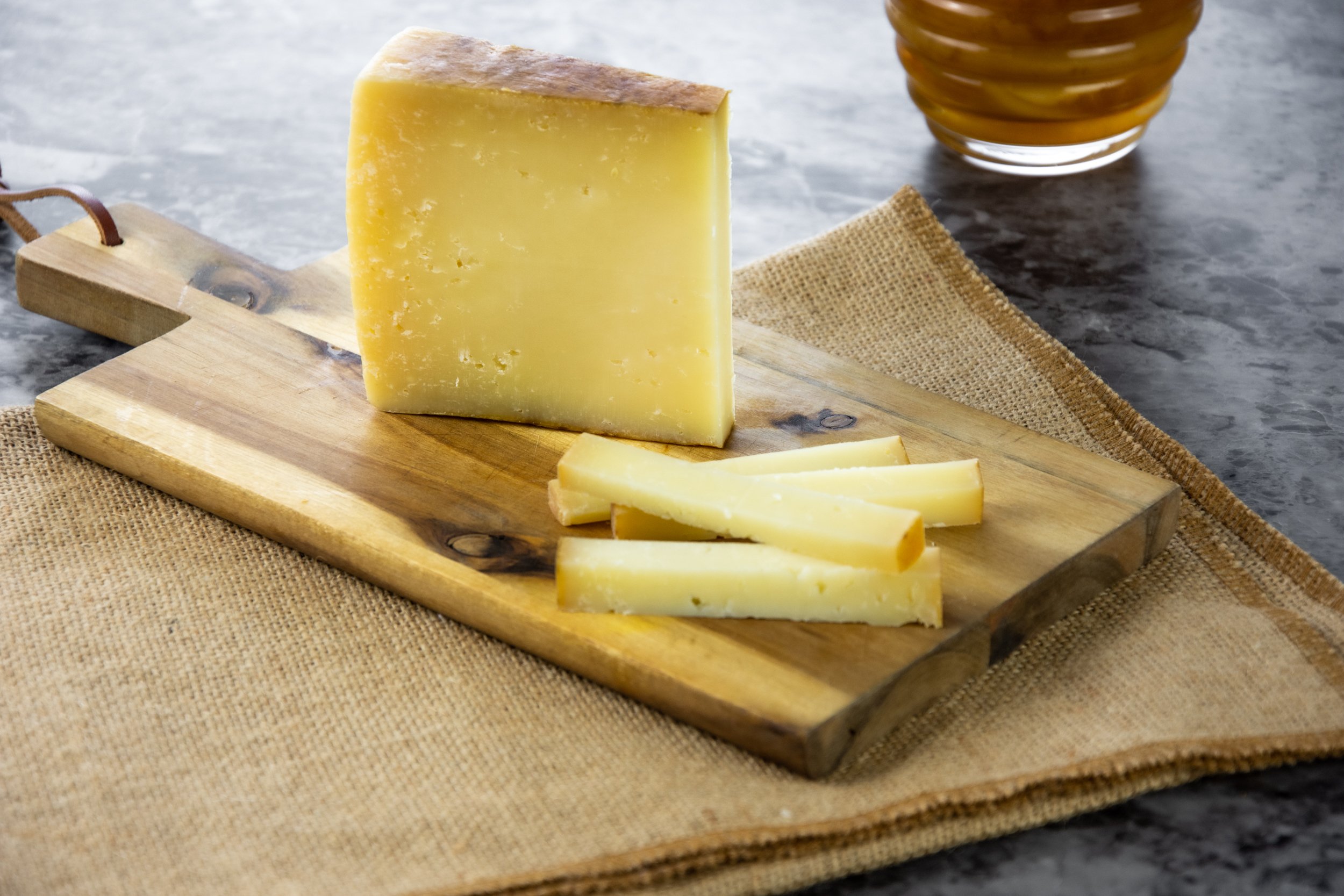 inalpi-bra-duro-dop-200g-formaggio-da-tavola-e-grattugia image 3